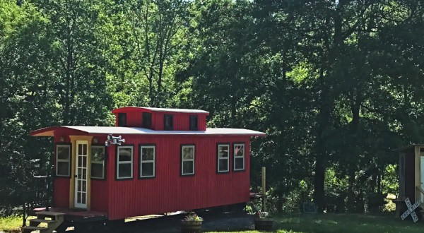Spend The Night In An Airbnb That’s Inside An Actual 1920s Caboose Right Here In Alabama