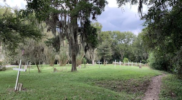 This Easy Cemetery Hike In Texas Is Full Of Haunted History