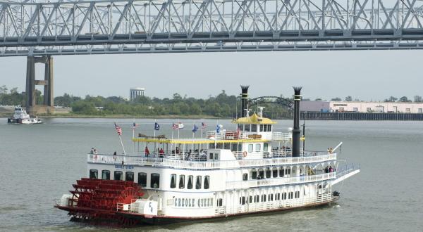 Climb Aboard A Gorgeous 1850s-Era Paddle Wheeler And Take A Ride Back Through History In Louisiana