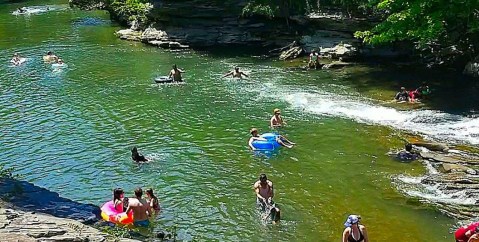 The Hike To This Gorgeous Alabama Swimming Hole Is Everything You Could Imagine