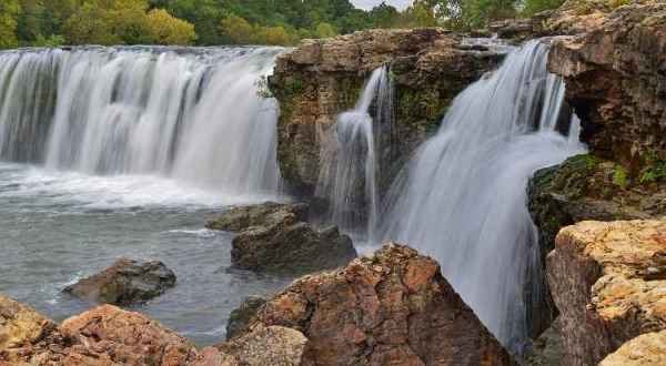 Discover One Of Missouri’s Most Majestic Waterfalls – No Hiking Necessary