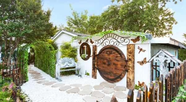 You Can Stay In A Hobbit House In Texas That Looks Like Something From Lord Of The Rings