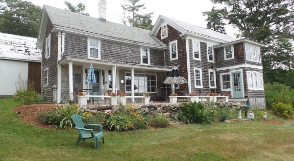This Historic Home In Maine Is Now A One-Of-A-Kind Airbnb You Can Stay In