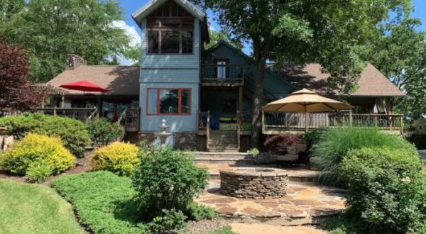 The Whole Family Will Love A Visit To This Adorable Lakeside Getaway In Arkansas