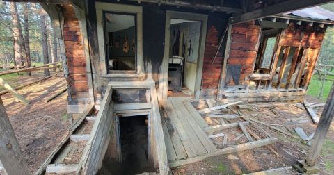 The Creepiest Hike In South Dakota Takes You Through The Ruins Of An Abandoned Ghost Town