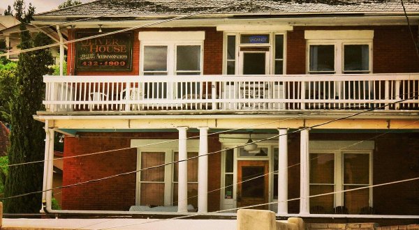 You’re In For A Spine-Tingling Stay At The Haunted Oliver House Bed And Breakfast In Small-Town Arizona