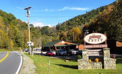 This Tiny Cafe And Store In North Carolina Is Hidden In The Mountains And Has Everything Your Heart Desires