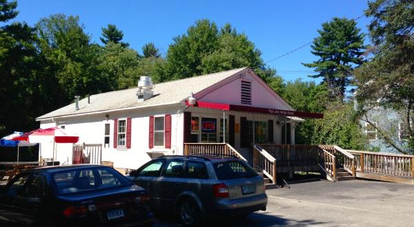 Papa Joe’s Humble Kitchen In New Hampshire Is A No-Fuss Hideaway With The Best Burgers