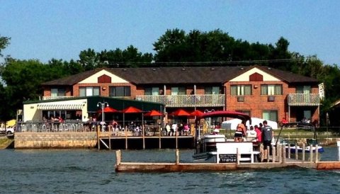 The Hidden Lakeside Inn In Iowa Is A Beach Getaway With The Utmost Charm