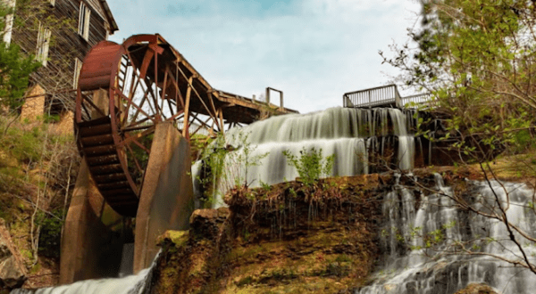 5 Easy-Access Mississippi Waterfalls That Are Perfect For A Summer Adventure