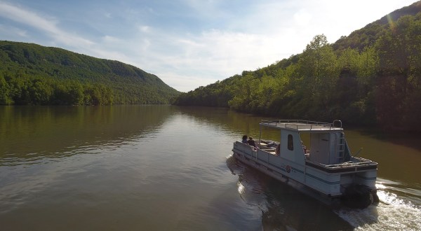 This Summer, Take A River Gorge Tour For The Ultimate Tennessee Day Trip