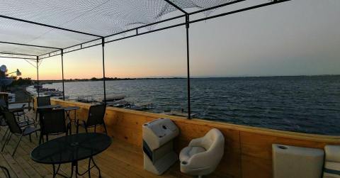 The Hurley's Motorboat Beach Bar In South Dakota Is A No-Fuss Hideaway With The Best Drink Selection