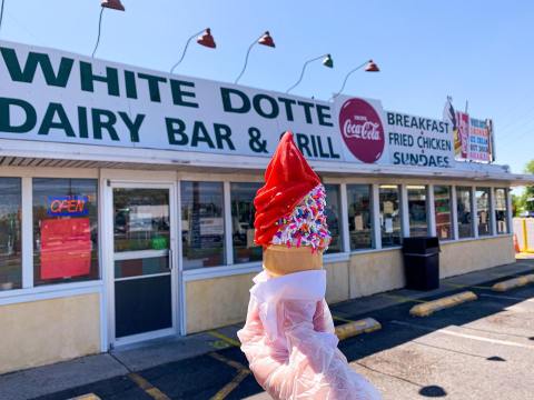 The Burgers And Ice Cream From This Middle-Of-Nowhere New Jersey Dairy Bar Are Worth The Trip