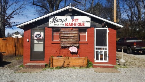 Mary's Pit Bar-B-Que In Alabama Is A No-Fuss Hideaway With The Best Barbecue