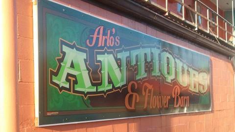 Arlo's Antique Flea Market & Flower Barn In West Virginia Is Stuffed To The Brim With 10,000 Square Feet Of Antiques