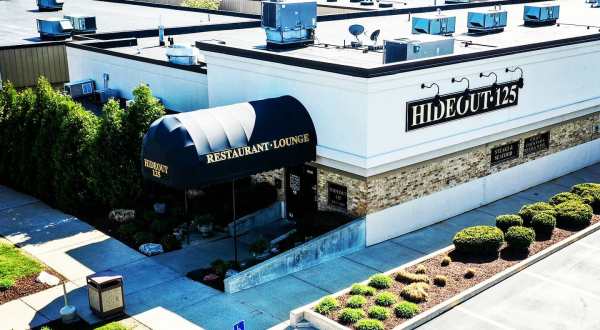 Hideout 125 In Indiana Is A No-Fuss Hideaway With The Best Steaks And Seafood