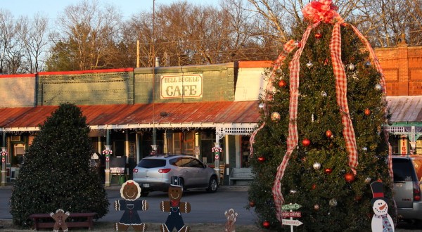 The Bell Buckle Cafe Is A Little-Known Tennessee Restaurant That’s In The Middle Of Nowhere, But Worth The Drive