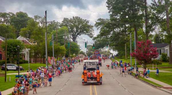 The Peach Festival In Louisiana Is About The Sweetest Event You Can Experience