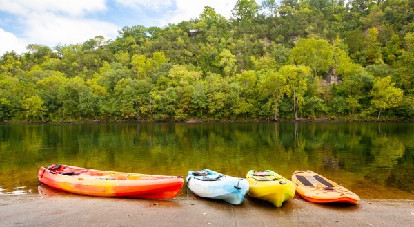 Lake Taneycomo Might Just Be The Best Place For Beginner Kayakers In Missouri