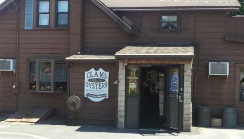 For The Best Steamed Crab Of Your Life, Head To This Hole-In-The-Wall Seafood Restaurant In New Jersey
