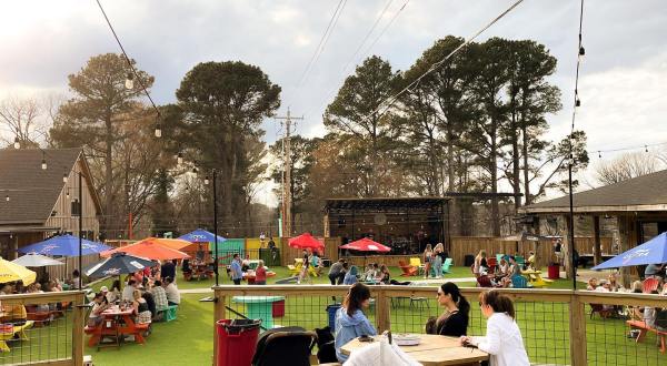 7 Mississippi Restaurants With The Most Amazing Outdoor Patios You’ll Love To Lounge On