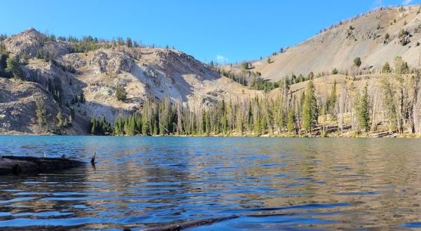 This 2-Mile Hiking Trail Will Take You To A Hidden Lake In Idaho That Is Positively Intoxicating