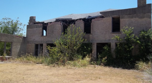 Forgotten Texas: 12 Abandoned Places Nature Is Reclaiming