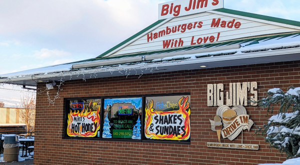 Go Old-School With A Burger And Shake From This Beloved Burger Joint In Oregon