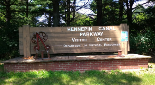 The Hennepin Canal Might Just Be The Best Place For Beginner Kayakers In Illinois