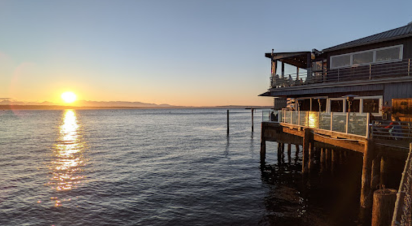 For Some Of The Most Scenic Waterfront Dining In Washington, Head To Ray’s Boathouse