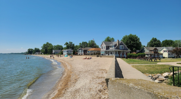 This Unspoiled Beach Town Near Detroit Is Like A Dream Come True