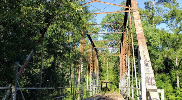 This Abandoned Mississippi Bridge Is Thought To Be One Of The Most Haunted Places On Earth
