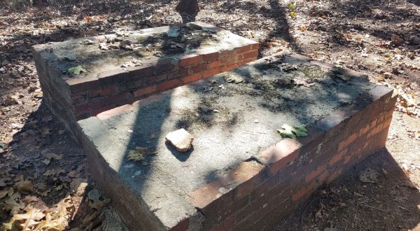 The Lawrence Cemetery Trail In South Carolina Will Take You Straight To An Abandoned Cemetery And More