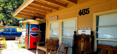 This Old Fashioned Walk-Up Burger Joint Has Been A Texas Favorite Since 1968