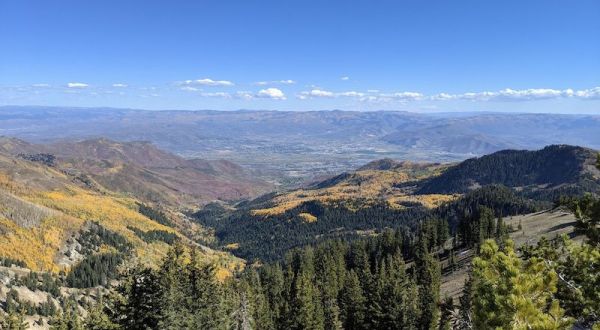 Take A Hike To A Utah Mountain Peak That’s Like Standing On Top Of The World