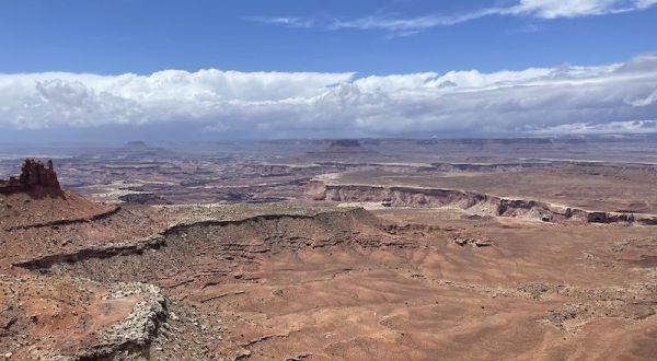 This Short And Easy Hike In Utah Takes You To The Most Jaw-Dropping Overlook In Canyonlands National Park