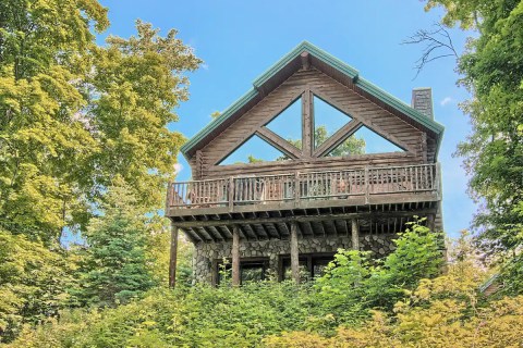 Wake Up On Top Of A Mountain At This Boyne Falls Airbnb In Michigan