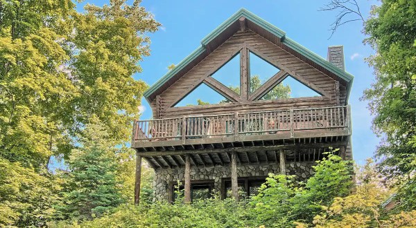 Wake Up On Top Of A Mountain At This Boyne Falls Airbnb In Michigan