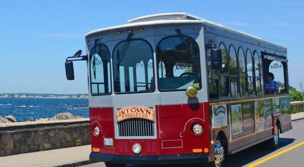 Take A Trolley Tour Of Kennebunkport, Maine, Then Explore The Historic District Along The Kennebunk River