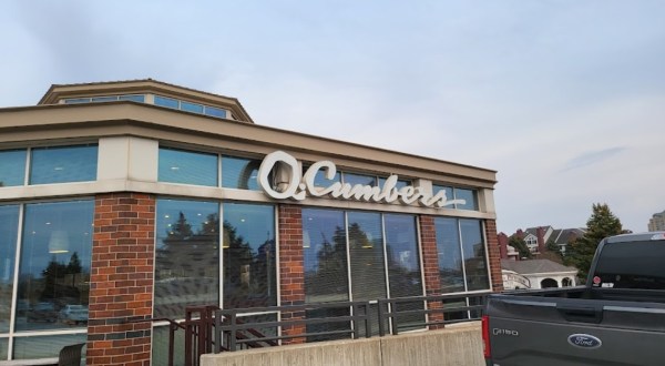 Enjoy A 50-Foot Buffet At Q. Cumbers In Minnesota