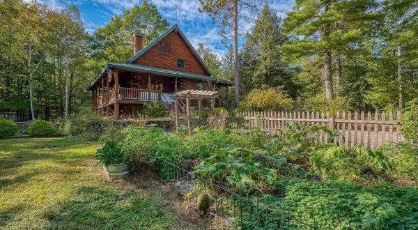 A Night Inside This Beautiful Log Cabin In New Hampshire Is The Summer Getaway Of Your Dreams