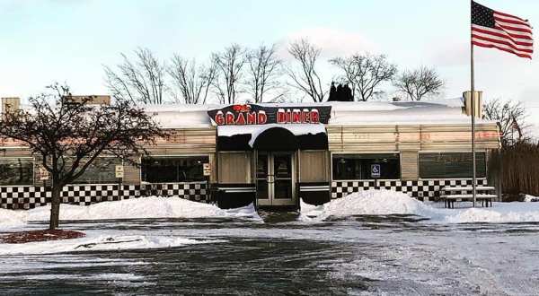 The Greek-American Diner In Michigan Where You’ll Find All Sorts Of Fresh Eats