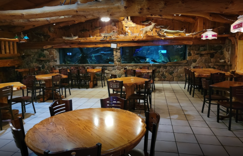 Dine With The Fishes At This One-Of-A-Kind Aquarium Restaurant In Wisconsin