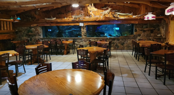 Dine With The Fishes At This One-Of-A-Kind Aquarium Restaurant In Wisconsin