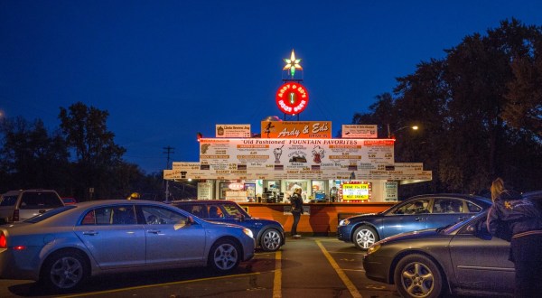 There’s No Other Drive-In Restaurant In The World Like This One In Wisconsin