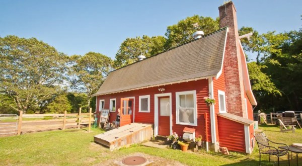 This Airbnb On A Farm On The Coast In Rhode Island Is One Of The Coolest Places To Spend The Night