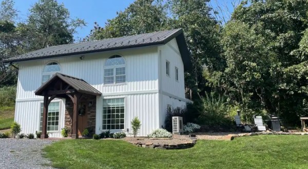 There’s A Secluded Cottage Hiding In Newport, Pennsylvania