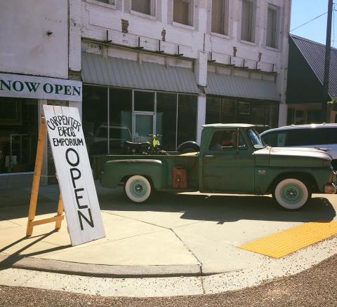 There's A Two-Story Antique And Vintage Store In Mississippi That'll Take Your Shopping To The Next Level