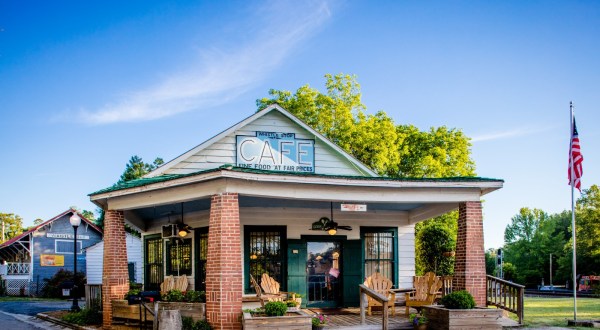 People Drive From All Over For The Fried Green Tomatoes At This Charming Georgia Cafe