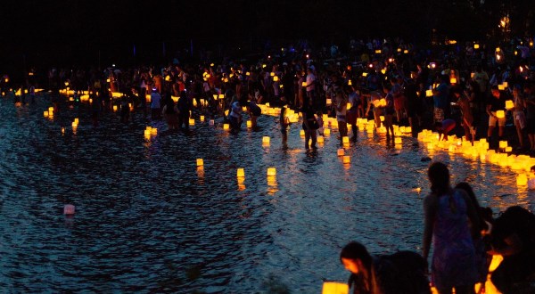 The Water Lantern Festival In Iowa That’s A Night Of Pure Magic